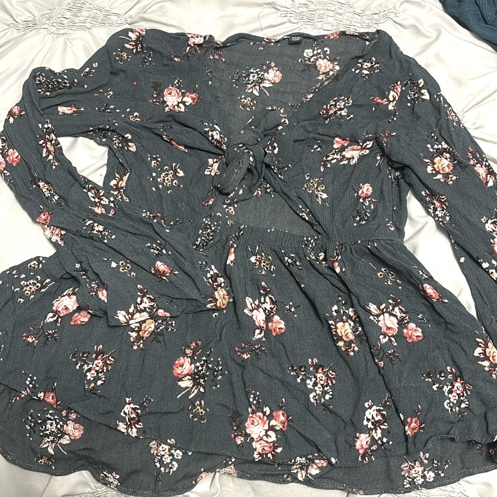 American eagle shirt medium